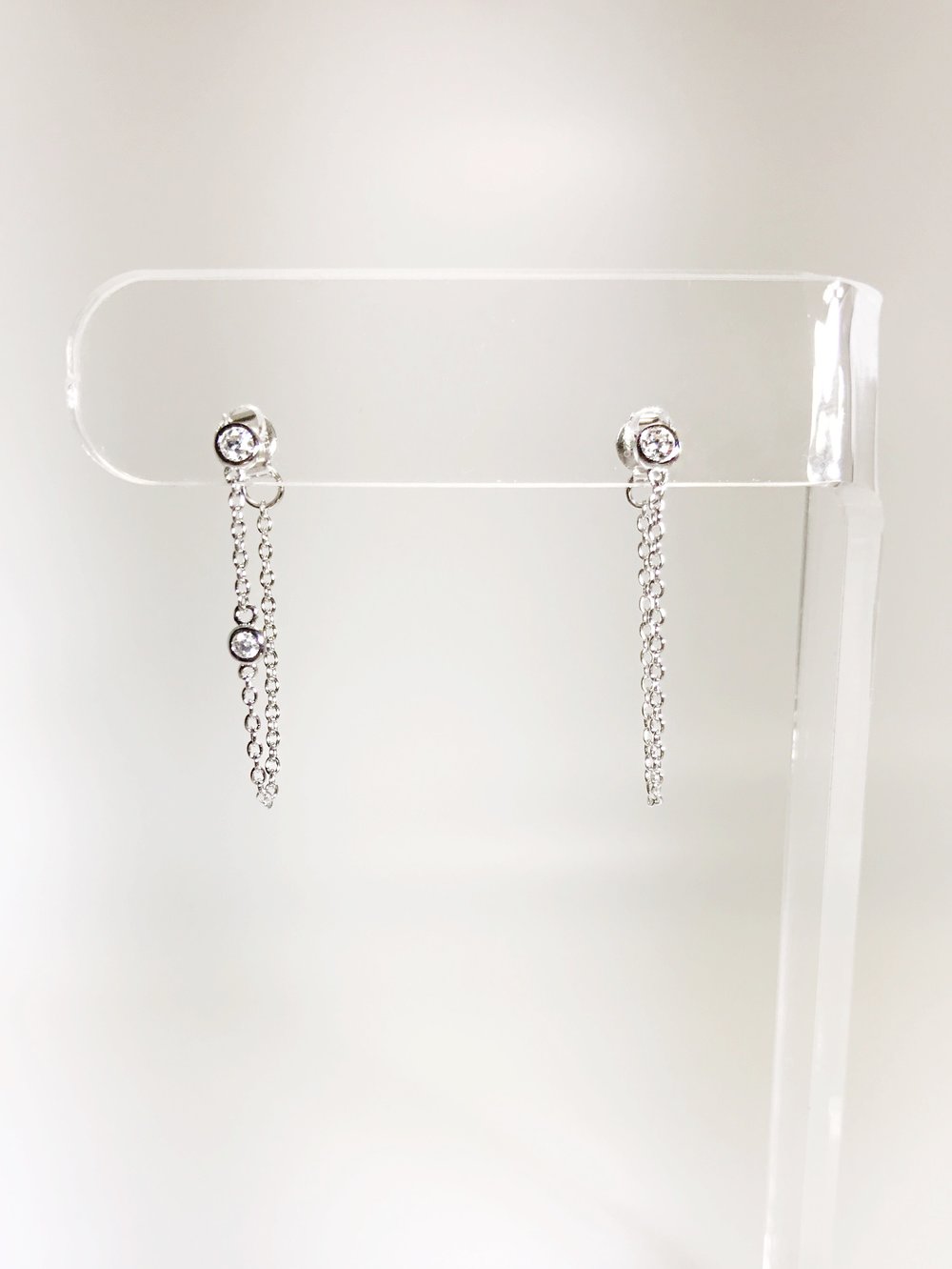 DOUBLE-SINGLE CZ CHAIN EARRING