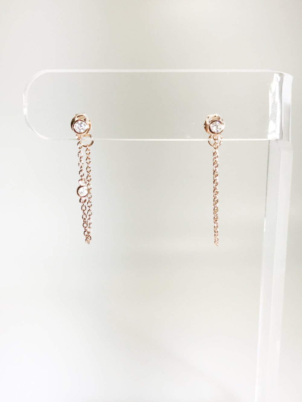 DOUBLE-SINGLE CZ CHAIN EARRING