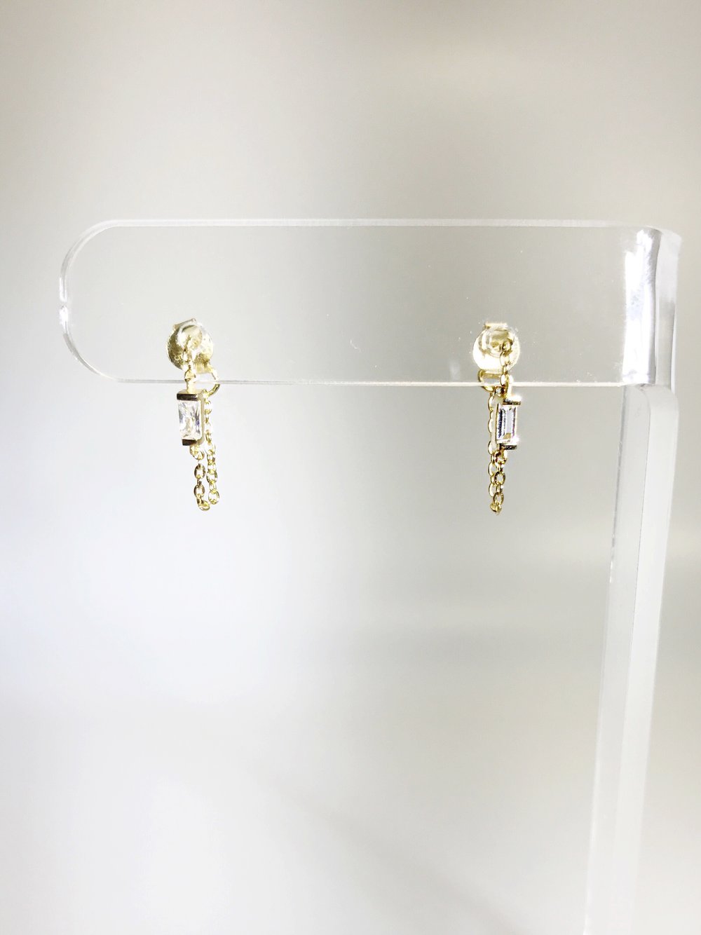 SINGLE CZ STONE CHAIN EARRING