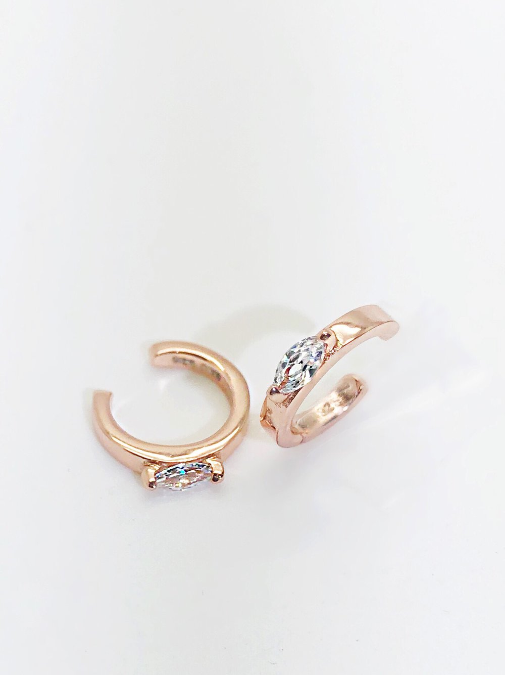 SINGLE DIAMOND-SHAPED CZ EAR CUFFS