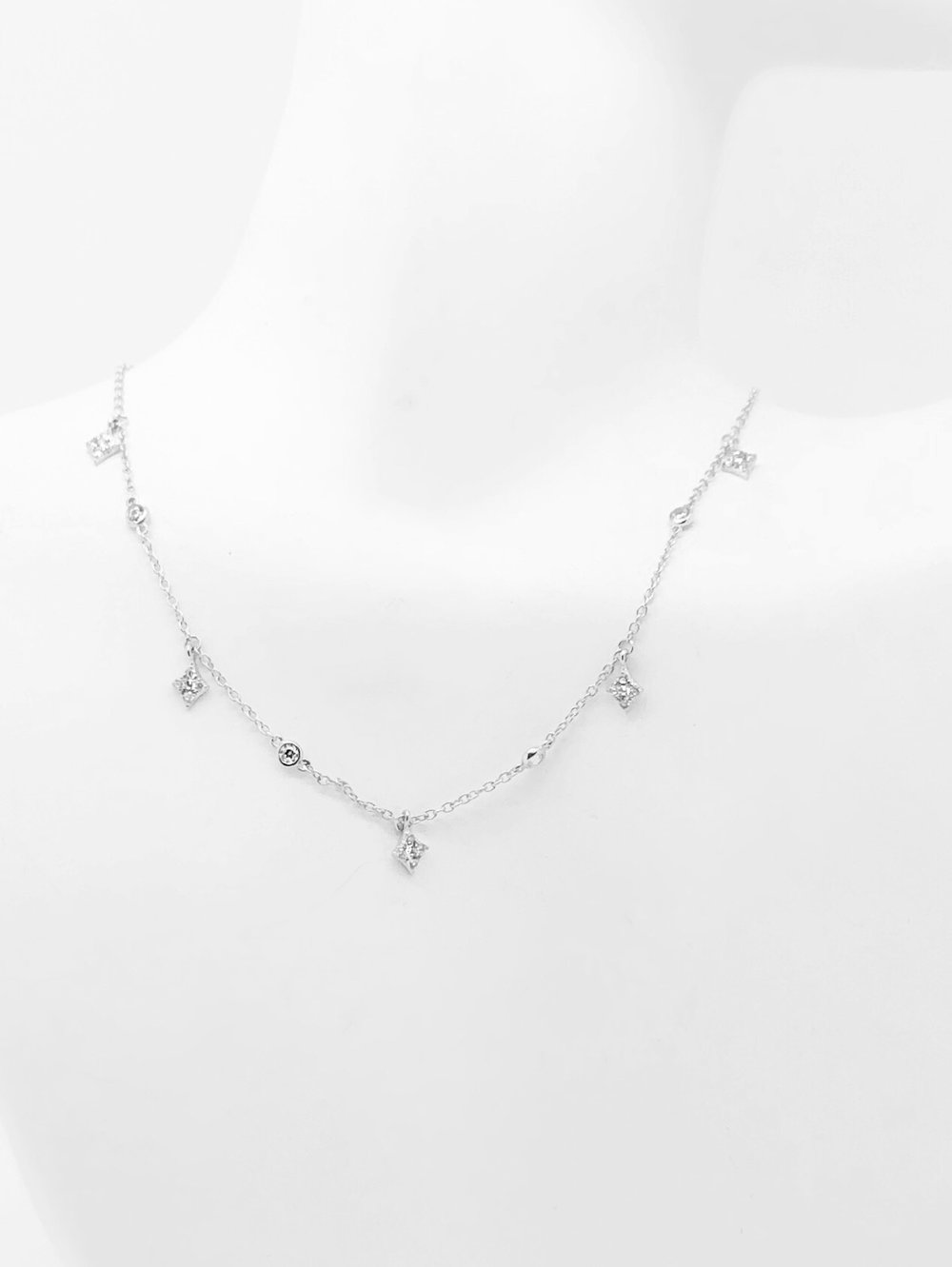 ALTERNATING CZ AND DIAMOND SHAPED CZ SHAKER CHOKER NECKLACE