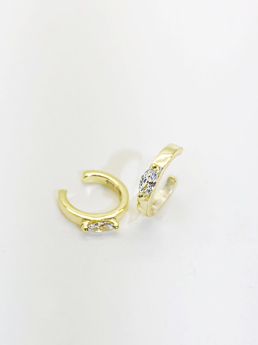 SINGLE DIAMOND-SHAPED CZ EAR CUFFS