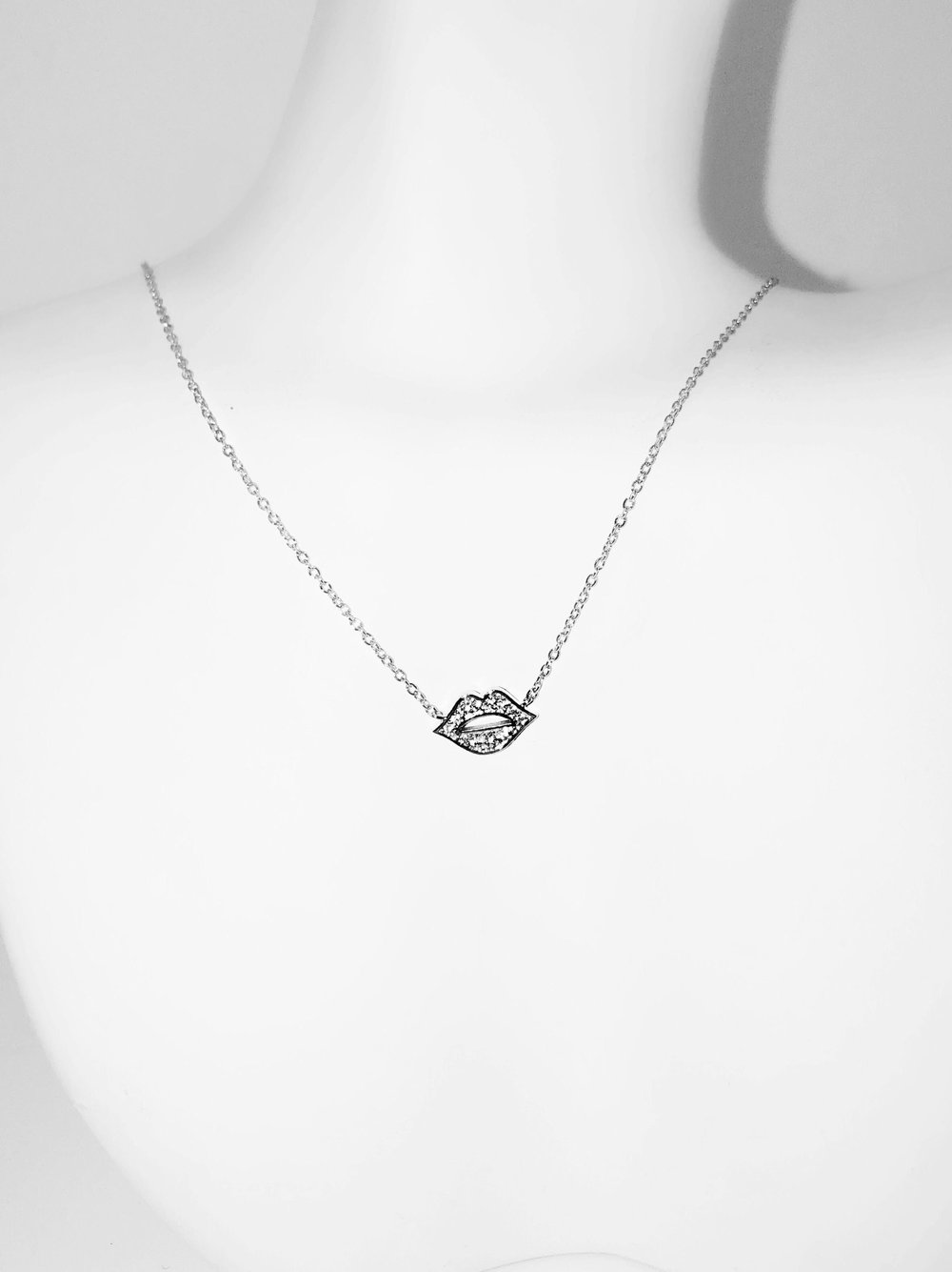 KISS CZ NECKLACE