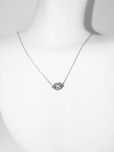 KISS CZ NECKLACE